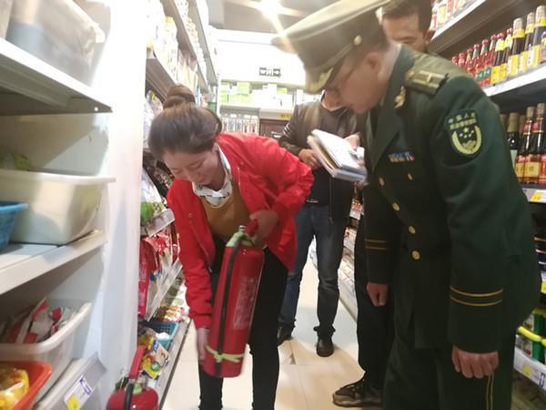 同德大队深入辖区商场超市开展消防安全大检查