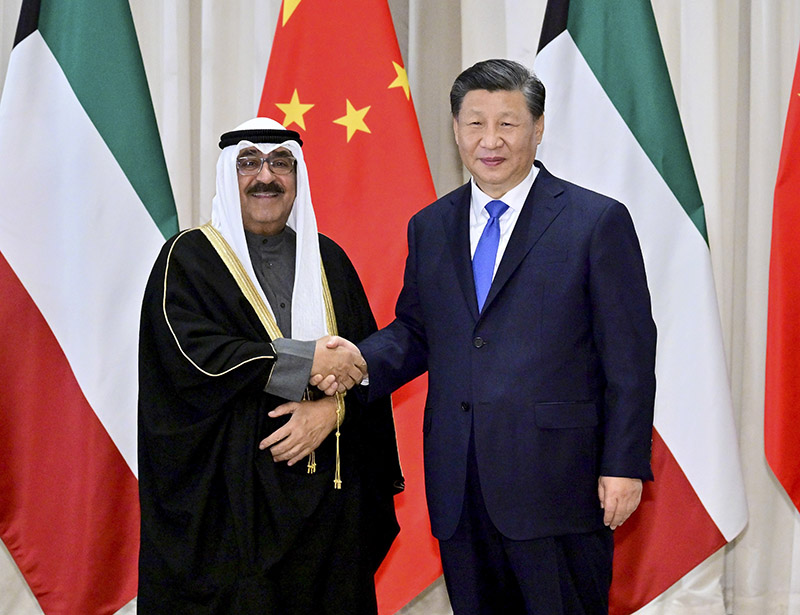 习近平会见科威特王储米沙勒