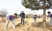 习近平在参加首都义务植树活动时强调：为山川大地增添锦绣 让中国式现代化底色更加亮丽