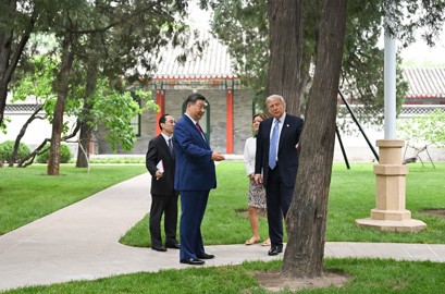 习近平同美国总统特朗普在中南海小范围会晤