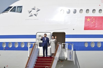 习近平抵达比什凯克出席2026年上海合作组织峰会并对吉尔吉斯斯坦进行国事访问