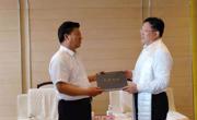 锦旗彰显感激之情  “三个加法”共续援建情谊