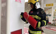 同德大队指导辖区易燃易爆炸场所微型消防站开展消防演练