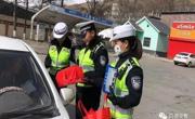 同德县交警元宵节前走进加油站开展交通安全宣传
