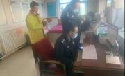 尕巴松多派出所在辖区加油站开展安全检查及反恐防暴应急处突演练